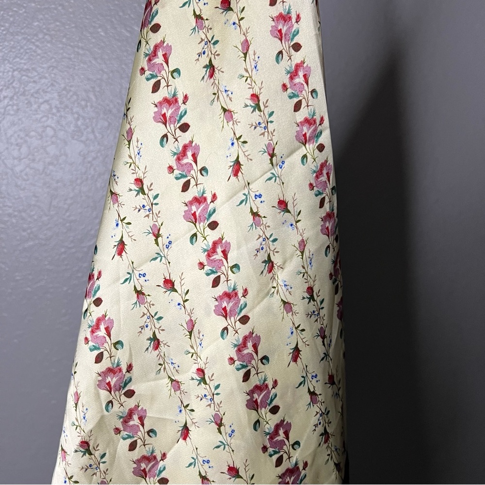 Gucci Cream Floral Silk Scarf with Black Border and Red-Green Stripe - Picture 5 of 5